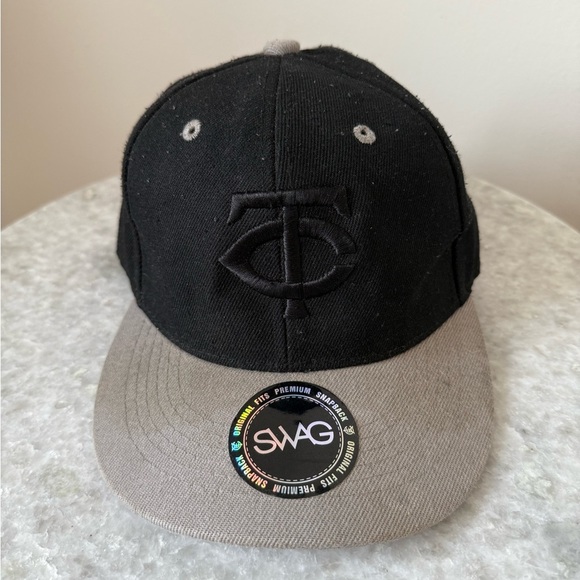 Black and Gray Minnesota Twins Baseball Cap - Picture 3 of 4